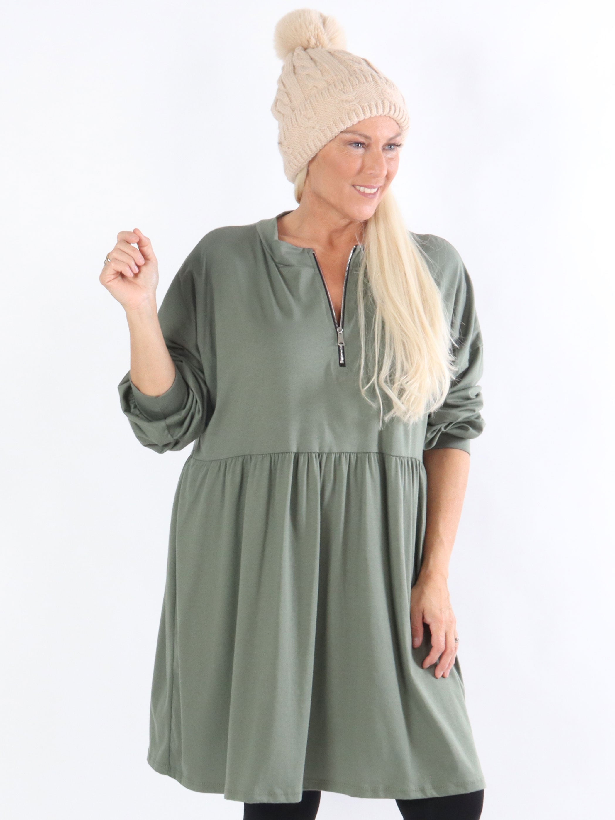 Saga - Armégrön långärmad blus med dragkedja på bröstet